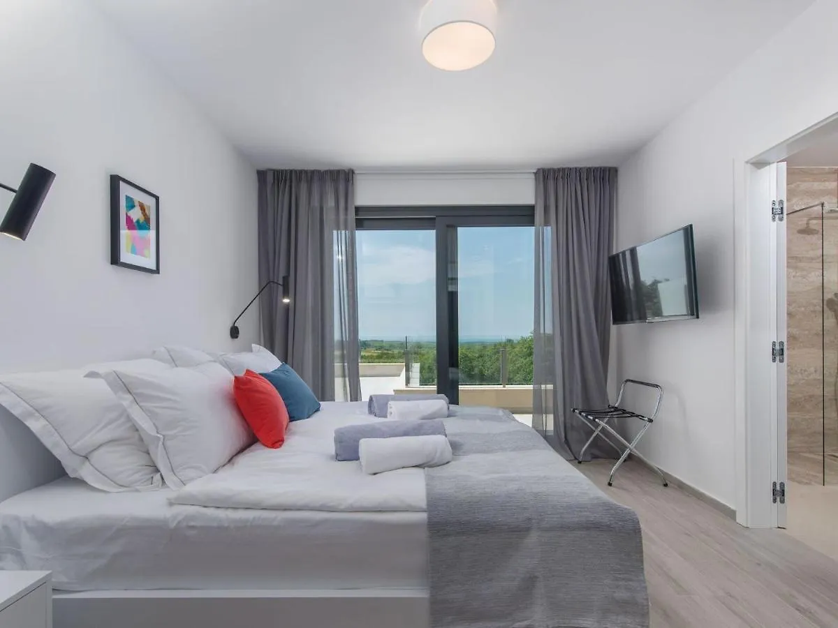 Wonderful Villa With Swimming Pool And Wellness Brtonigla