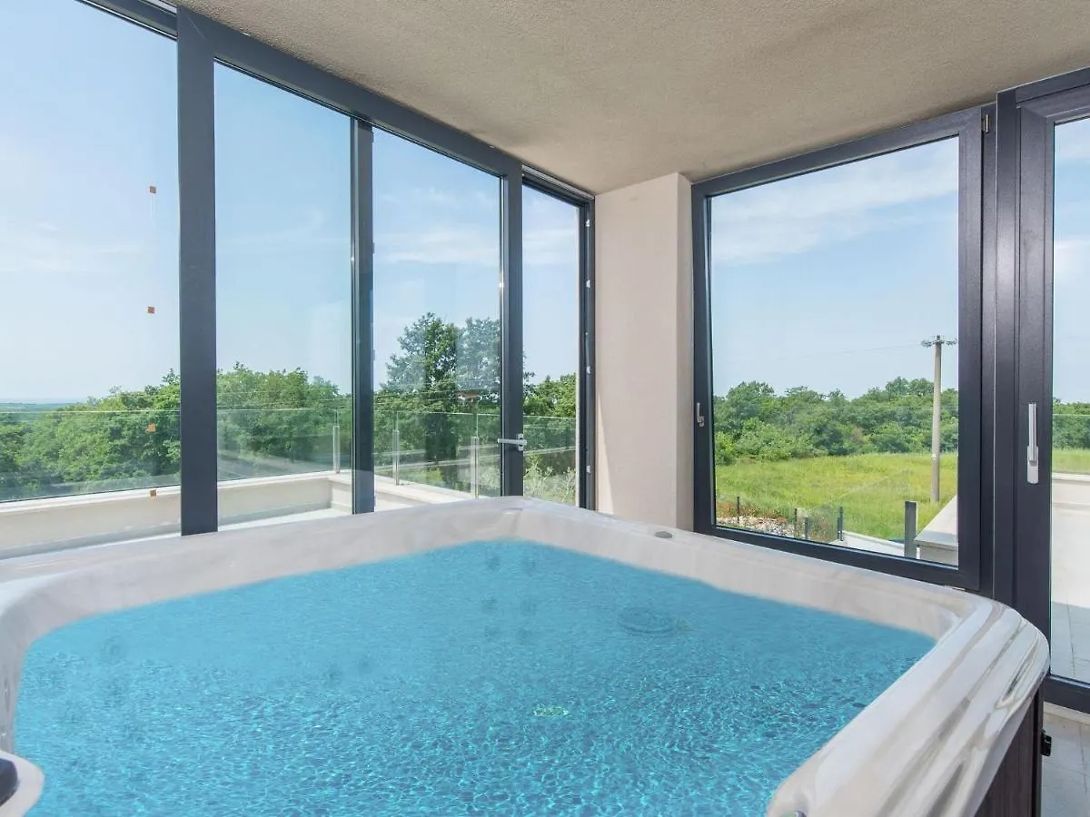 Wonderful Villa With Swimming Pool And Wellness Brtonigla