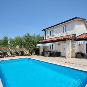 Casa Di Oliva Villa